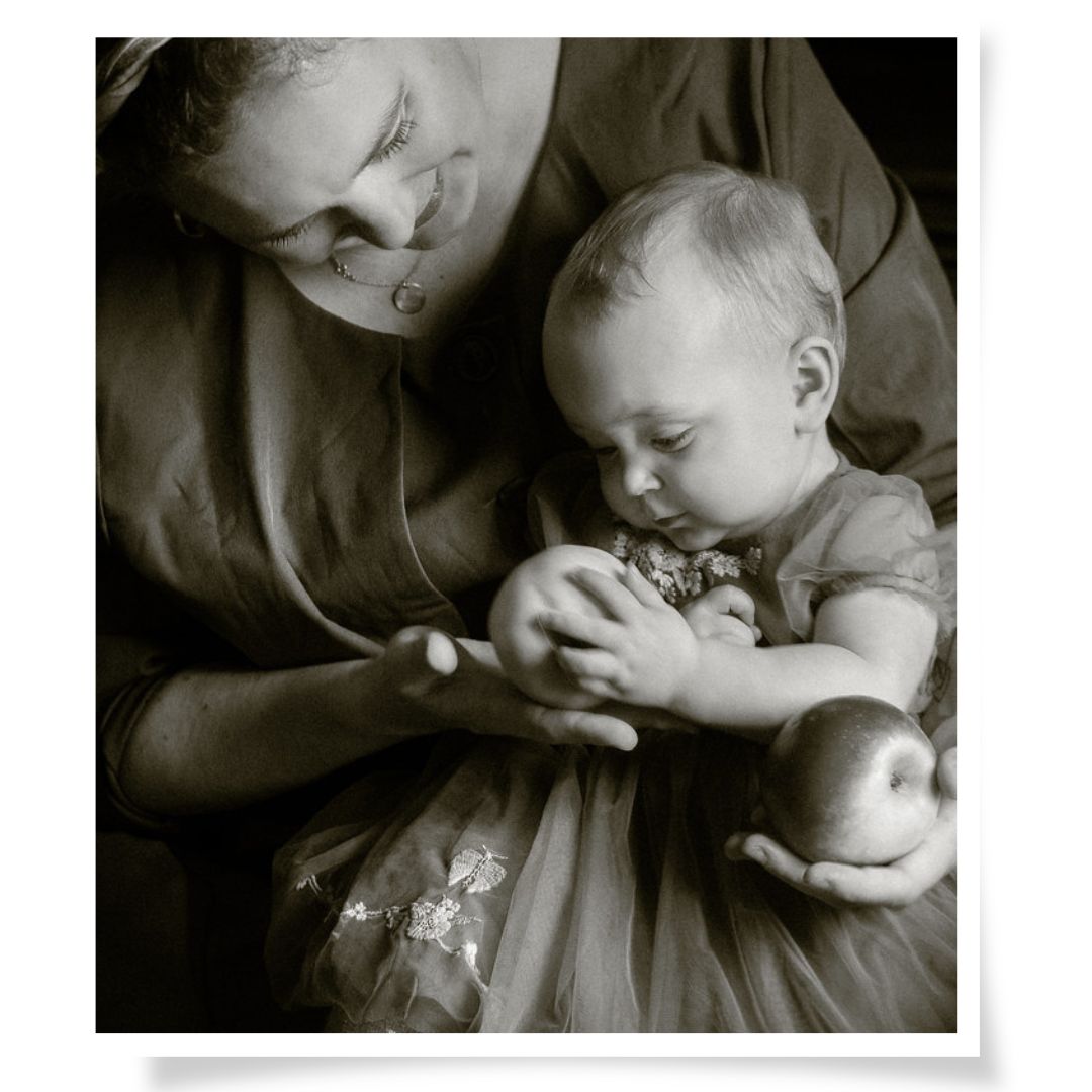 Mutter-Kind-Portrait mit Äpfeln, Vintage, Fineart, Fotografie in Limbach-Oberfrohna.