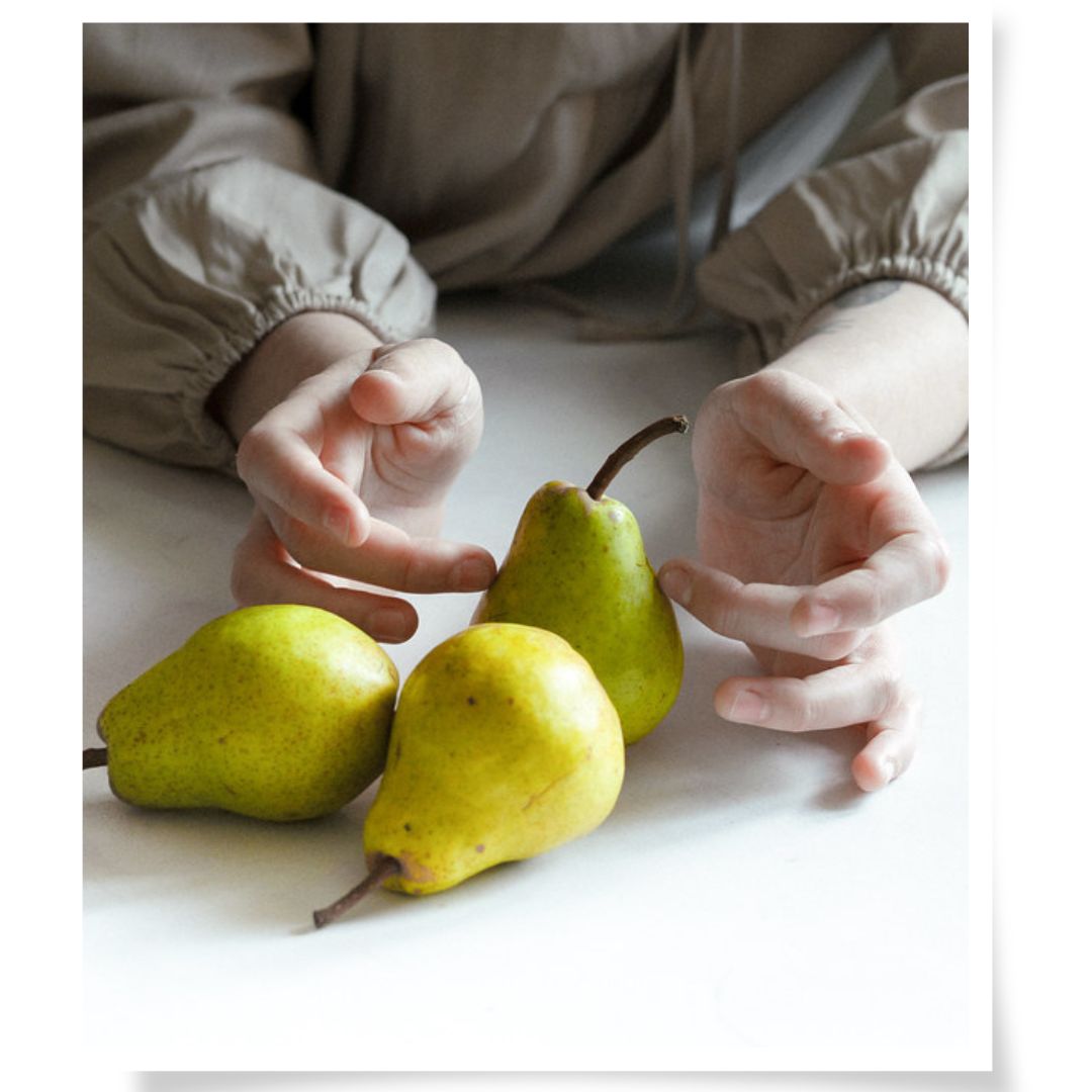 Poetisches Portrait mit Birnen, Fine-Art Stillleben Shooting, Na.M.photo Atelier in Sachsen