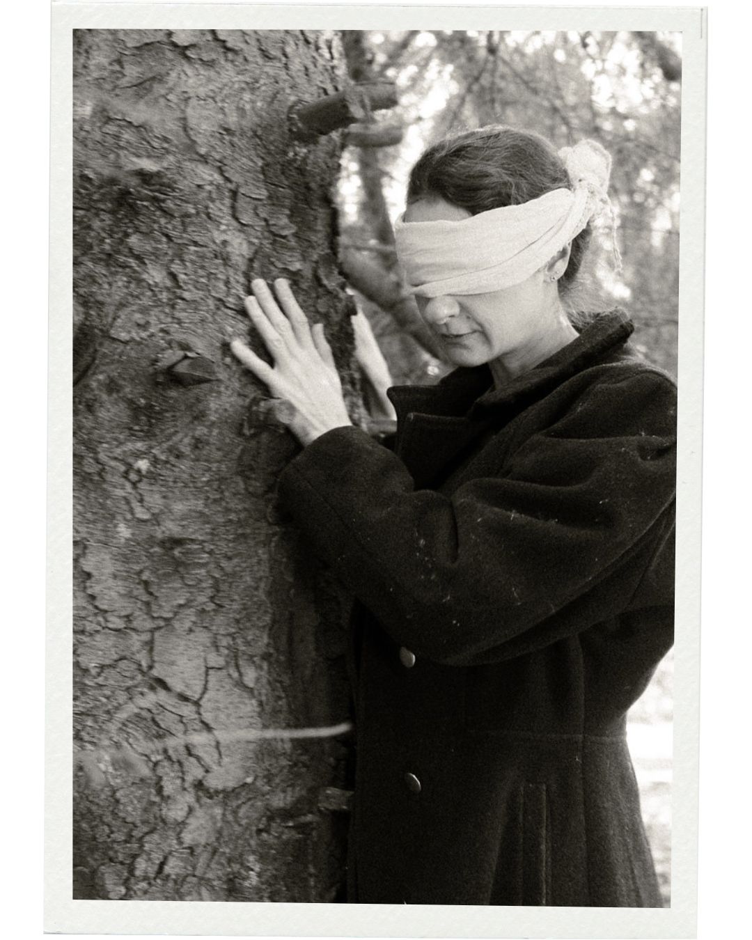 künstlerisches Portrait im Wald, melancholische Stimmung, Na.M.photo bei Chemnitz