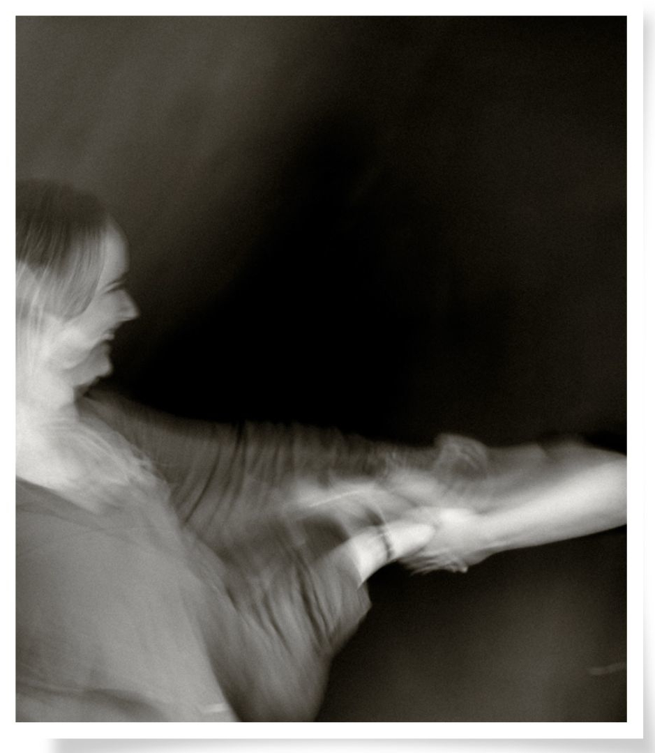 Experimentelles Paarshooting in Bewegung, Schwarzweiß Fotografie in Sachsen